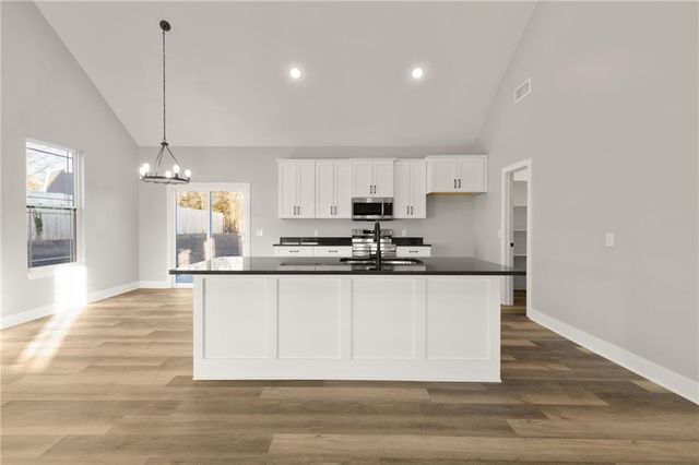 327 NE 51 Road, Warrensburg, MO 64093