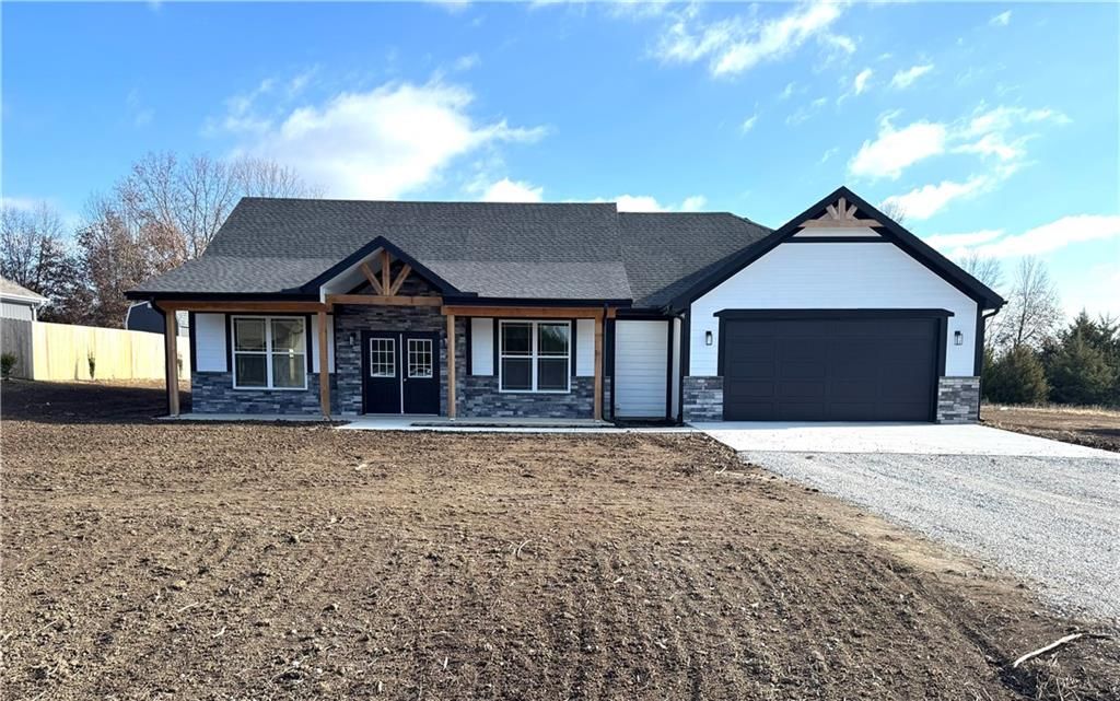 327 NE 51 Road, Warrensburg, MO 64093