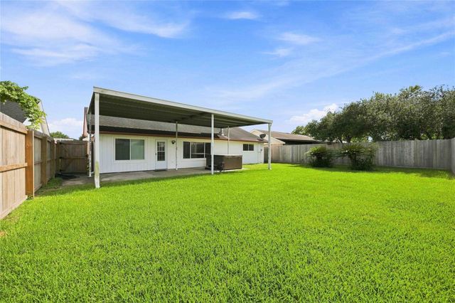 10127 Quiet Hill Road, La Porte, TX 77571