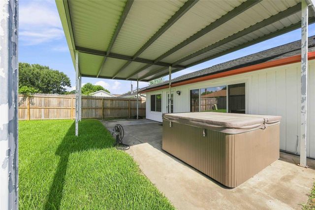 10127 Quiet Hill Road, La Porte, TX 77571