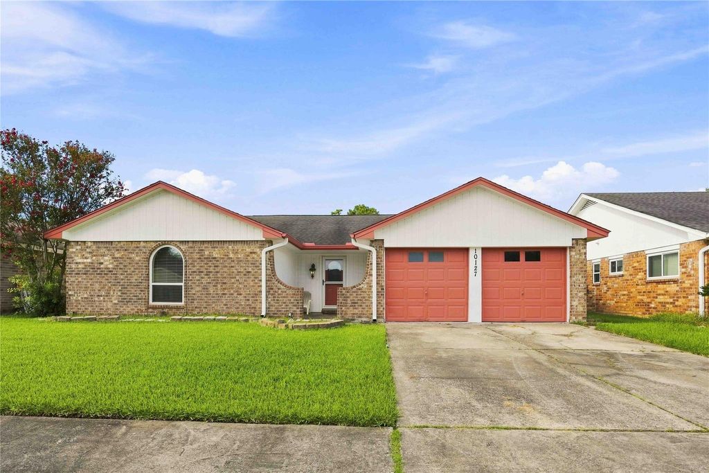 10127 Quiet Hill Road, La Porte, TX 77571