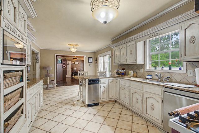 133 Baldridge Dr, Cottontown, TN 37048