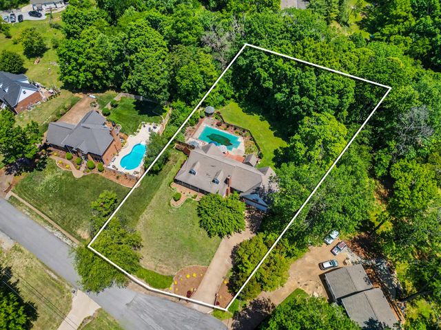 133 Baldridge Dr, Cottontown, TN 37048