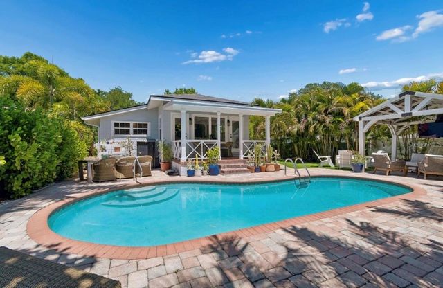 1820 1ST STREET N, St Petersburg, FL 33704