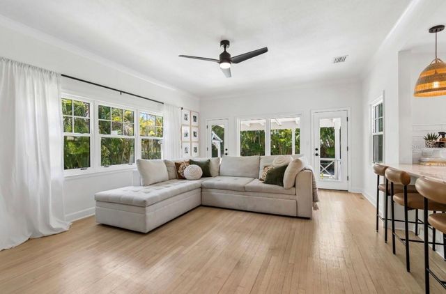 1820 1ST STREET N, St Petersburg, FL 33704