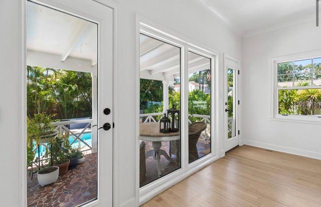 1820 1ST STREET N, St Petersburg, FL 33704