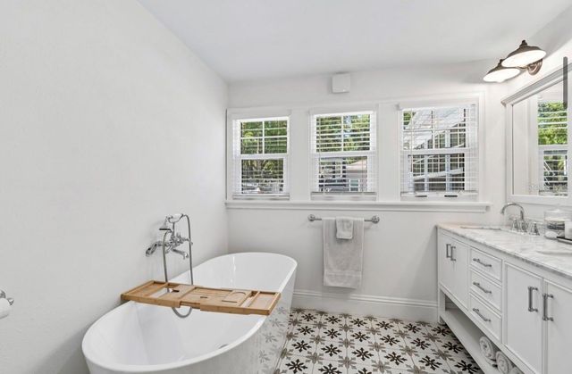 1820 1ST STREET N, St Petersburg, FL 33704