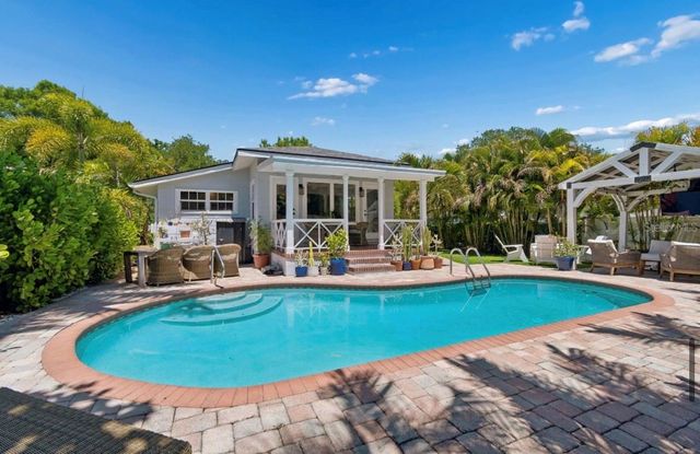 1820 1ST STREET N, St Petersburg, FL 33704