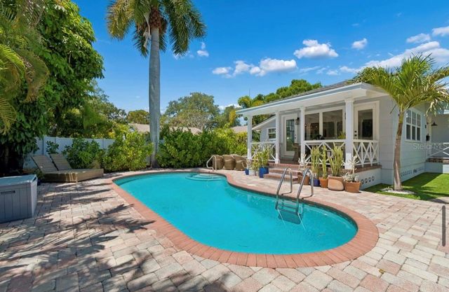 1820 1ST STREET N, St Petersburg, FL 33704