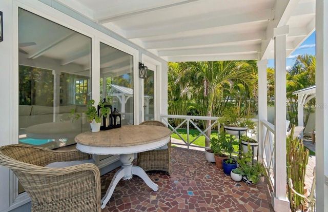 1820 1ST STREET N, St Petersburg, FL 33704