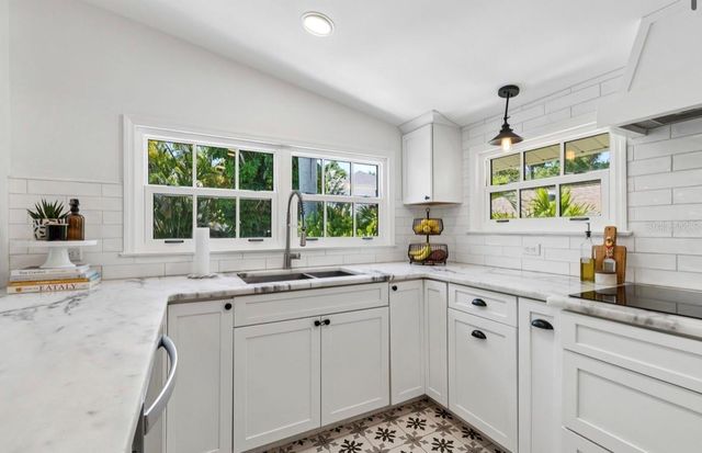 1820 1ST STREET N, St Petersburg, FL 33704