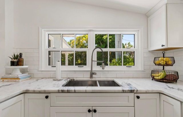 1820 1ST STREET N, St Petersburg, FL 33704