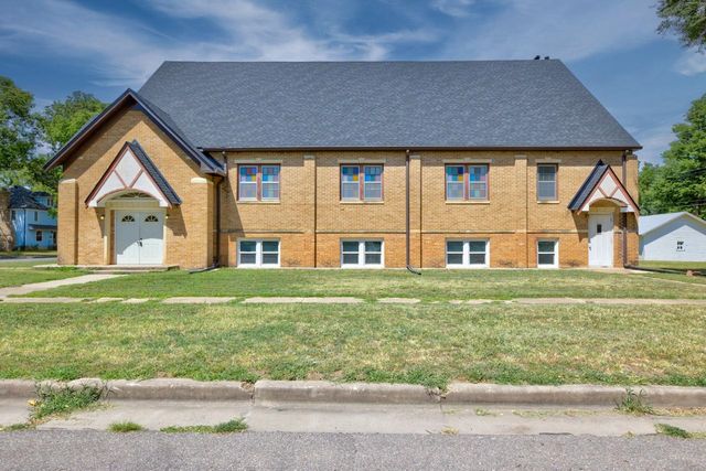 1020 E 12th Ave, Winfield, KS 67156