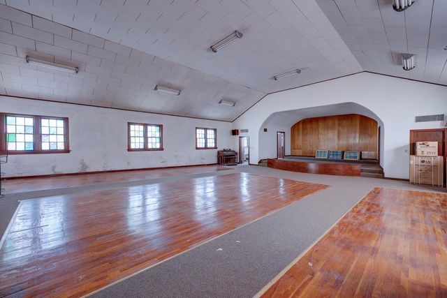 1020 E 12th Ave, Winfield, KS 67156