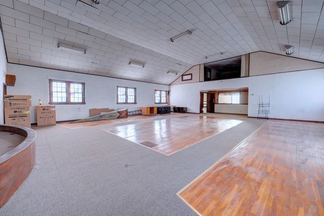 1020 E 12th Ave, Winfield, KS 67156