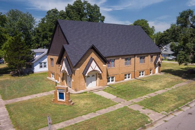 1020 E 12th Ave, Winfield, KS 67156