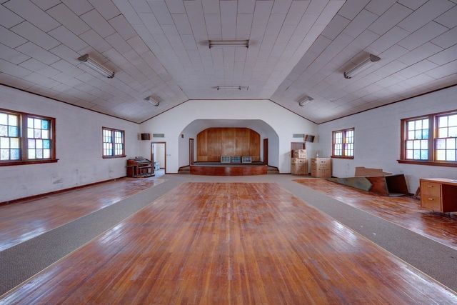 1020 E 12th Ave, Winfield, KS 67156