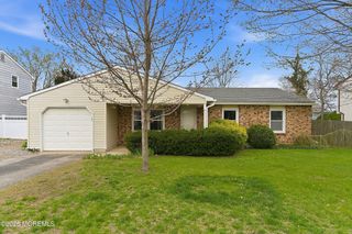 10 Lilac Place, Howell, NJ 07731