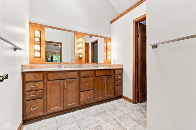 1239 S Peace Street, Greenfield, IN 46140