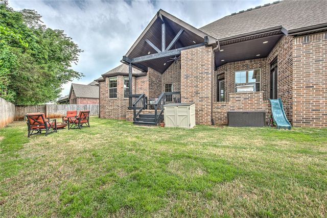 4951 Sagely Lane, Fayetteville, AR 72703