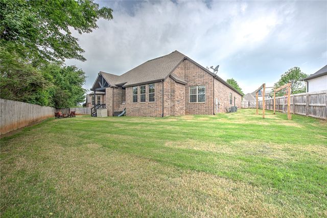 4951 Sagely Lane, Fayetteville, AR 72703