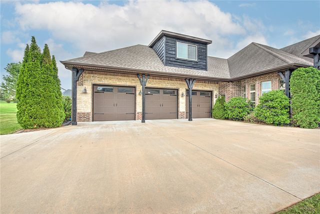 4951 Sagely Lane, Fayetteville, AR 72703