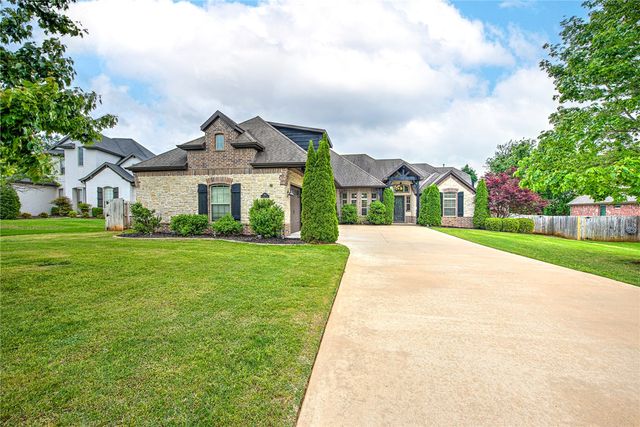 4951 Sagely Lane, Fayetteville, AR 72703
