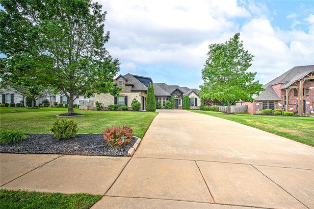 4951 Sagely Lane, Fayetteville, AR 72703