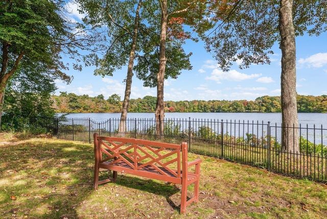 7 Assinippi Ave 216, Norwell, MA 02061