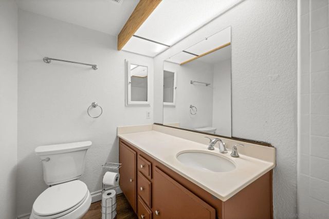 593 Parkview Dr, Lake Elsinore, CA 92530