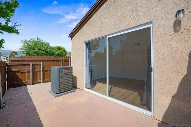 593 Parkview Dr, Lake Elsinore, CA 92530