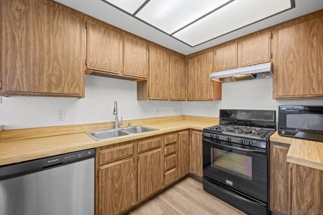 593 Parkview Dr, Lake Elsinore, CA 92530