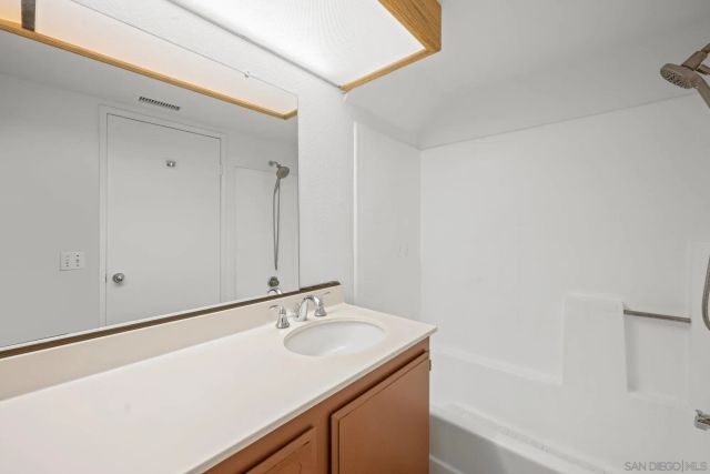 593 Parkview Dr, Lake Elsinore, CA 92530