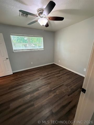 304 Heron Circle, Pryor, OK 74361