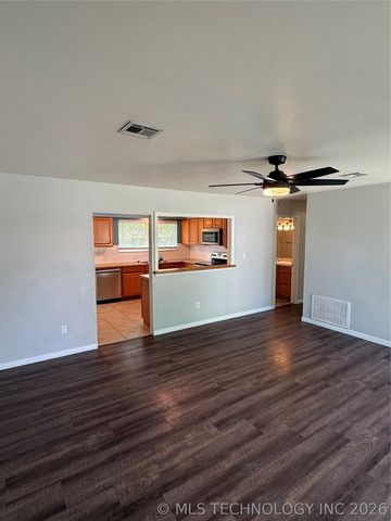 304 Heron Circle, Pryor, OK 74361