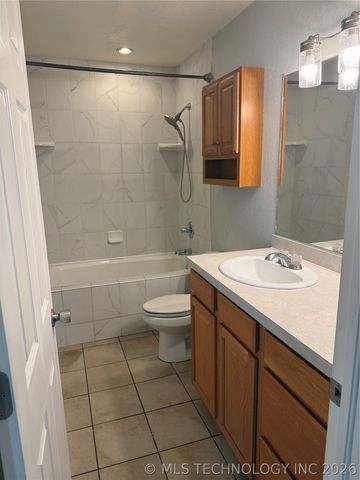 304 Heron Circle, Pryor, OK 74361