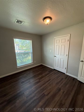 304 Heron Circle, Pryor, OK 74361