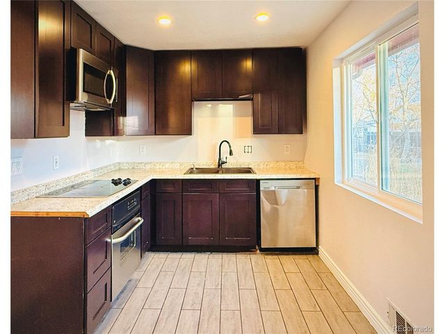 7520 W Oregon Dr, Lakewood, CO 80232