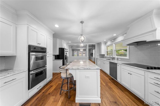 901 Moore Avenue, Sikeston, MO 63801