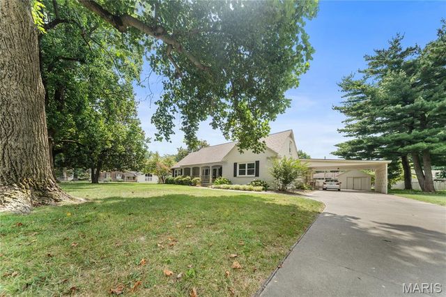 901 Moore Avenue, Sikeston, MO 63801