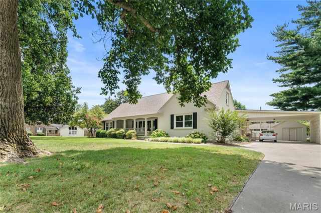 901 Moore Avenue, Sikeston, MO 63801