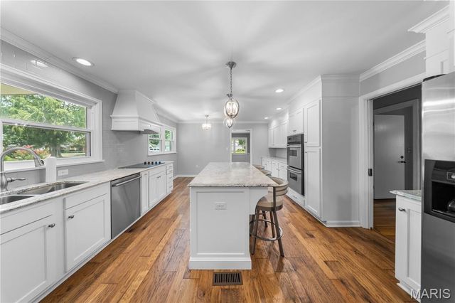 901 Moore Avenue, Sikeston, MO 63801