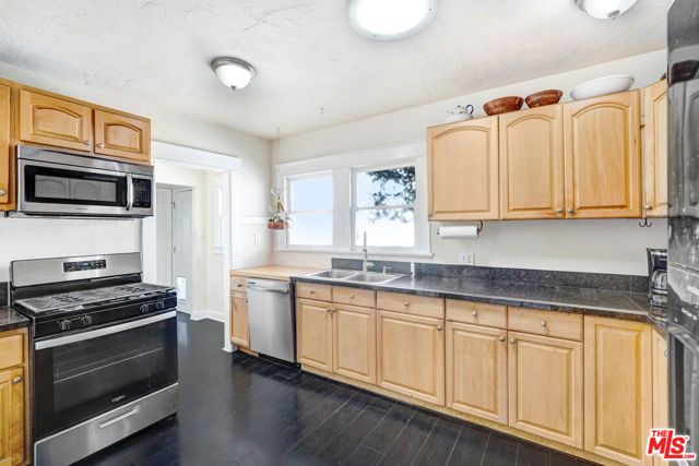 2627 S Cloverdale Avenue, Los Angeles, CA 90016