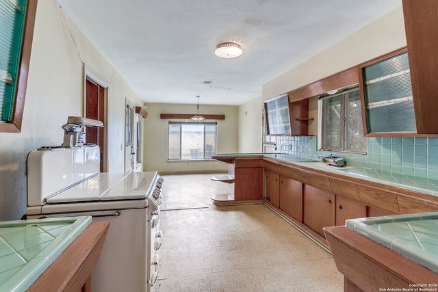 2334 W Gramercy, San Antonio, TX 78201