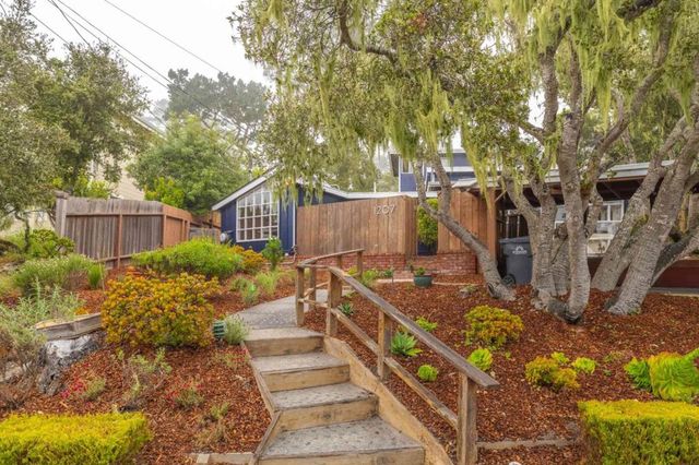 1207 Presidio Boulevard, Pacific Grove, CA 93950