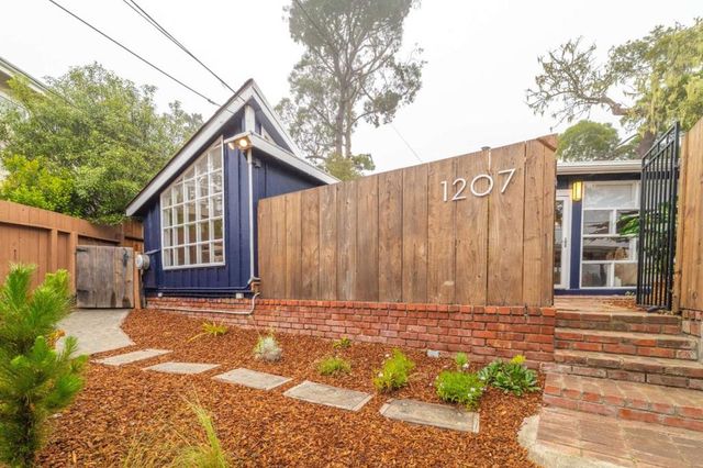 1207 Presidio Boulevard, Pacific Grove, CA 93950