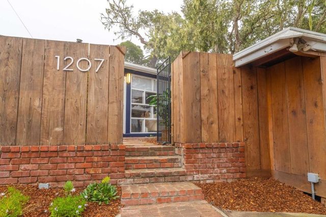 1207 Presidio Boulevard, Pacific Grove, CA 93950