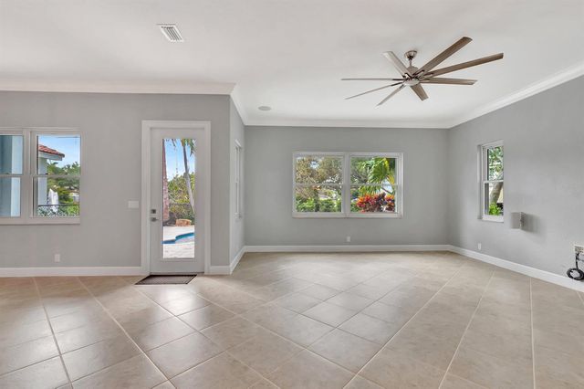 40 Country Lake Circle, Boynton Beach, FL 33436