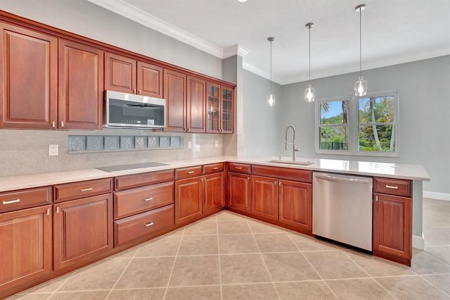 40 Country Lake Circle, Boynton Beach, FL 33436