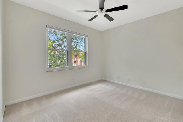 40 Country Lake Circle, Boynton Beach, FL 33436